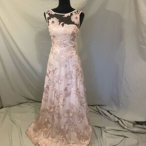 Karl Lagerfeld Cream Sleeveless Scoop Neck Gown